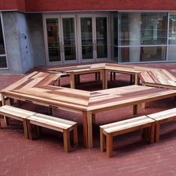 Dining table with bench in Euro pallets – practical dining table for outdoor use