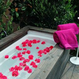 Enjoy relaxing bath in the garden
