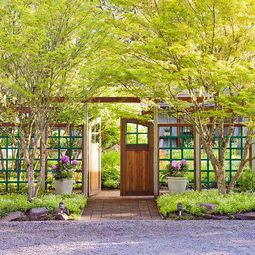 Garden fence – practical and aesthetic applications