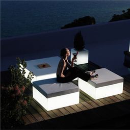 Garden seat cushions from Vondom – a comfortable square