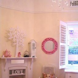 Girls bedroom in Shabby Chic style