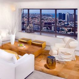 Golden accents: Modern interior with golden luster