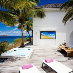 Great home theater set up – for hours watching movies outdoors