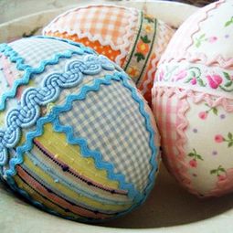 How to decorate your Easter eggs with textiles