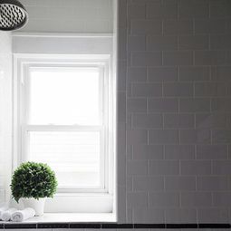 Interior design ideas – green houseplants in the bathroom