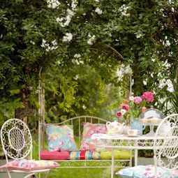 Make outdoor lounge area with a tight budget