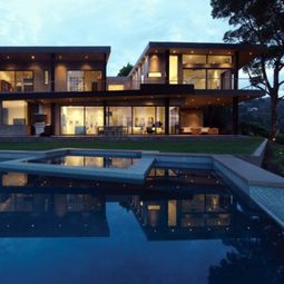 Mandeville Canyon Residence by Griffin Enright Architects