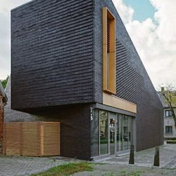 Modern facade cladding for an impressive house character