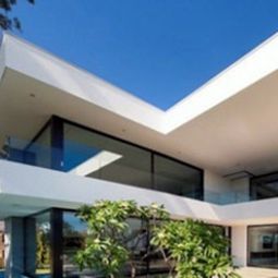 Modern house with gorgeous views in Australia