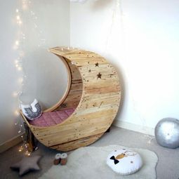 Moon cot from Euro pallets