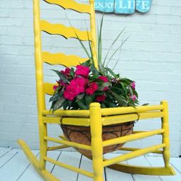Old chairs in the garden with a new function – attractive planters