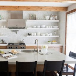 Open kitchen shelves make professional