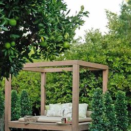 Refuges in the Garden Lounge – the pleasures of summer