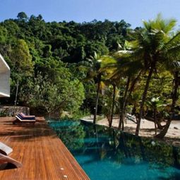 Remove the stains on the deck – Follow our tips!