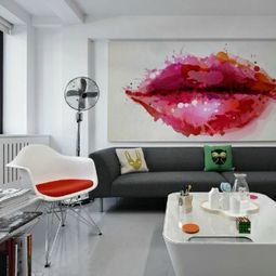 Send wall decoration with Kiss