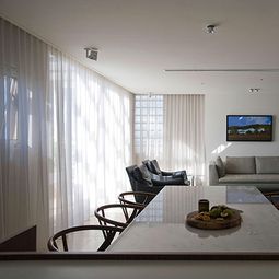 Small Apartment in Sydney – chic contemporary decor of Minosa Design Studio