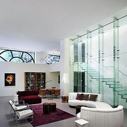 Stairs made of glass for a contemporary appearance