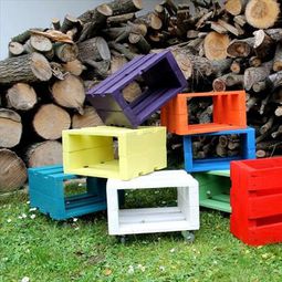 Stool wooden pallets – colors and usefulness