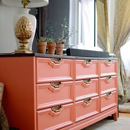 Striking, colorful dressers for Sebermachen