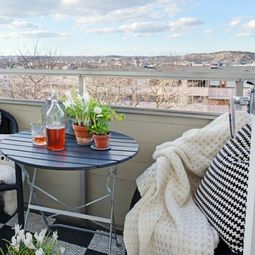 Trendy Apartment in Stockholm – black and white decor and furnishings
