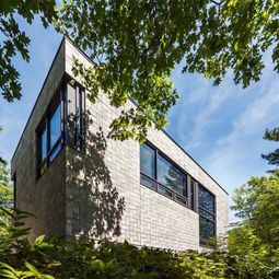 Unique house in Quebec – admirable complexity within a concrete box