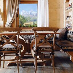 Wooden Interior Design – Elegant apartment in the rustic real wood