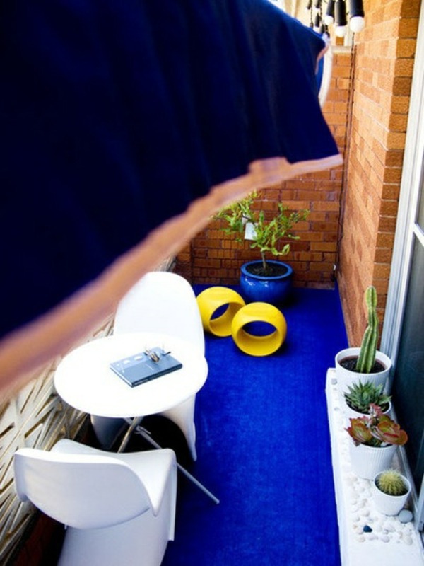 A colored carpet will refresh your terrace balcony beautiful