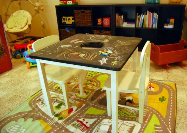 Amusing table to play – great idea for the kids