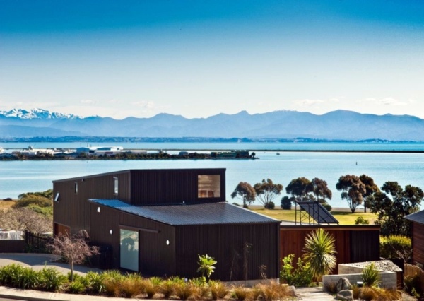 Comfortable interior design and picturesque scenery – the Nelson House in New Zealand