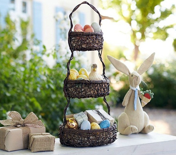 Cool Easter decoration ideas with Easter bunny and colorful Easter eggs