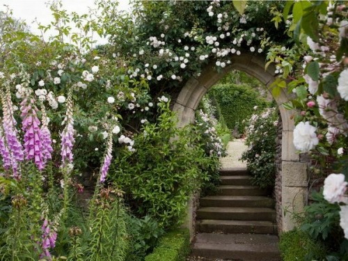 Cool garden design with Rose Arch