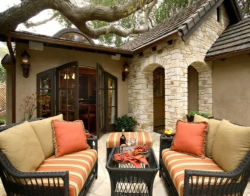 Customize the balcony with natural stone