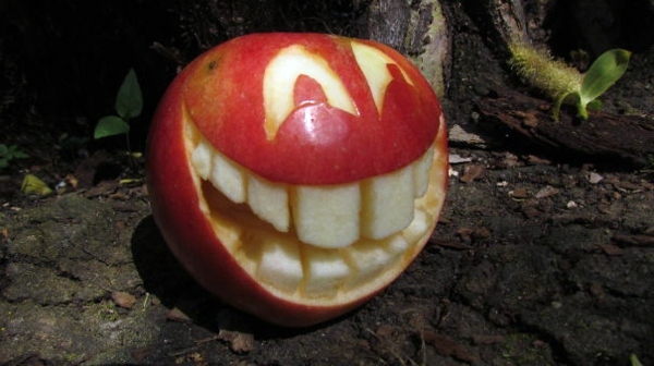 Decorative fruit carving – apple art and expressive faces