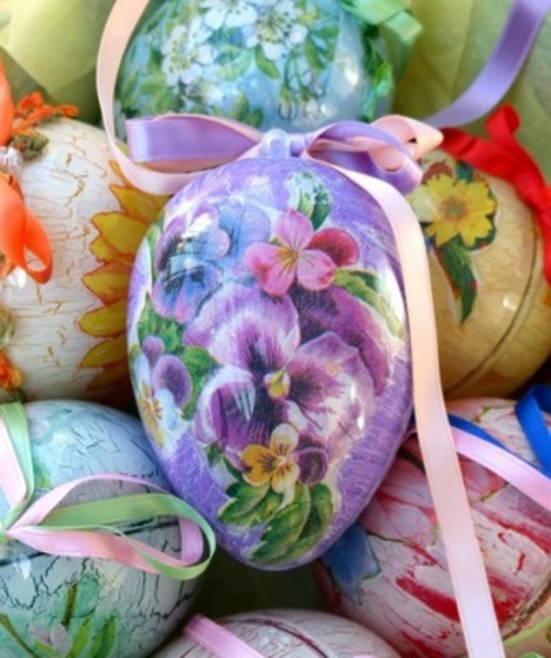 Decoupage on Easter egg