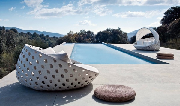 Designer outdoor furniture – Canasta collection from B & B Italia