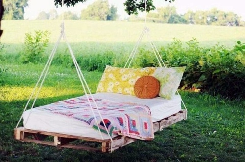 DIY swing from Euro pallets