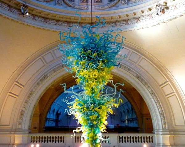 Fantastic decoration of glass – Chihuly glass sculpture installation for your home