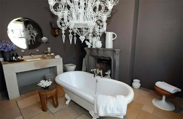 Freestanding bathtubs in Victorian style