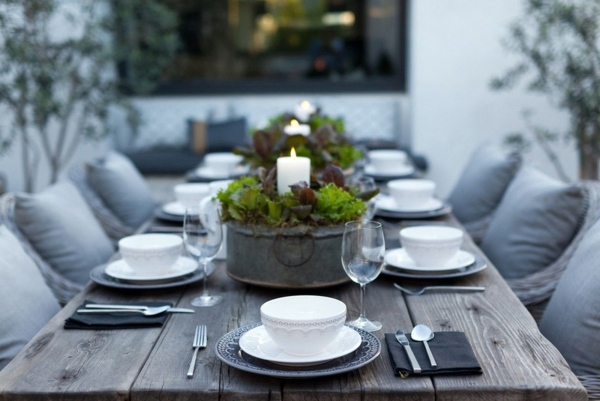 Garden Furniture Ideas – Ask the wooden garden table in the center