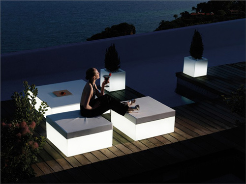 Garden seat cushions from Vondom – a comfortable square