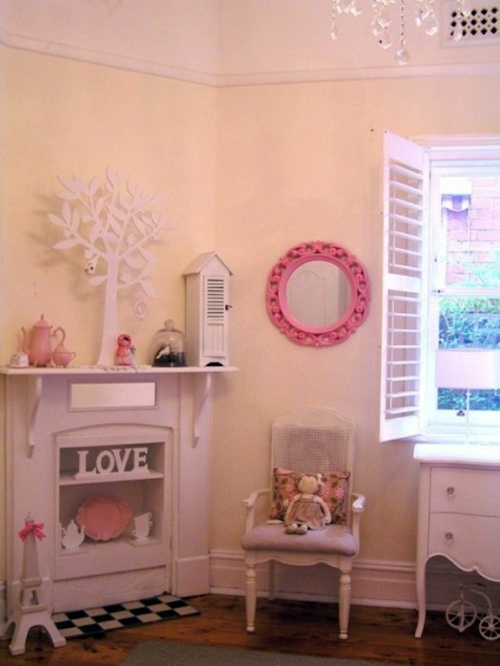 Girls bedroom in Shabby Chic style