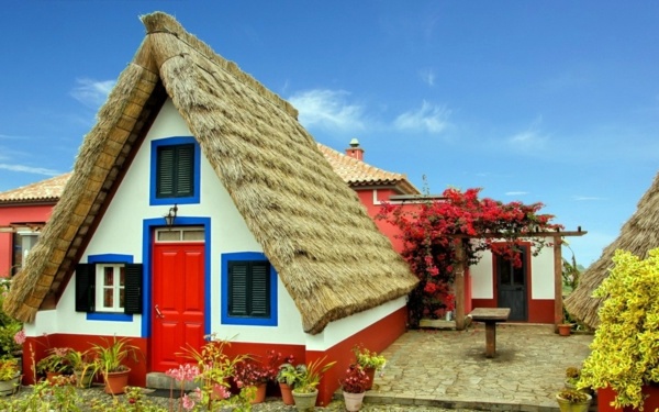 House paint – would be a red house facade something for you?