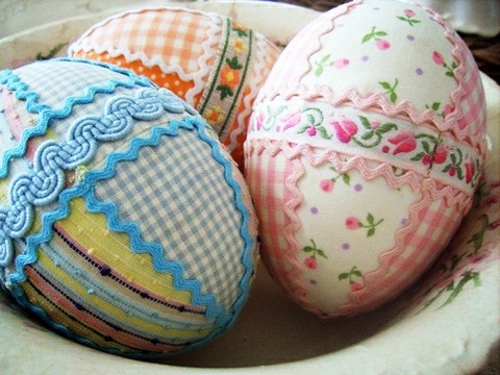 How to decorate your Easter eggs with textiles