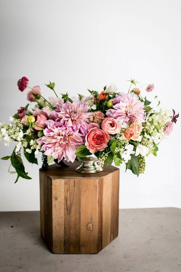 Insert autumn flowers as table decoration or home – great examples