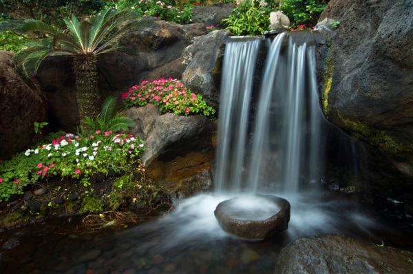 Landscaping with rocks and water – small Japanese garden