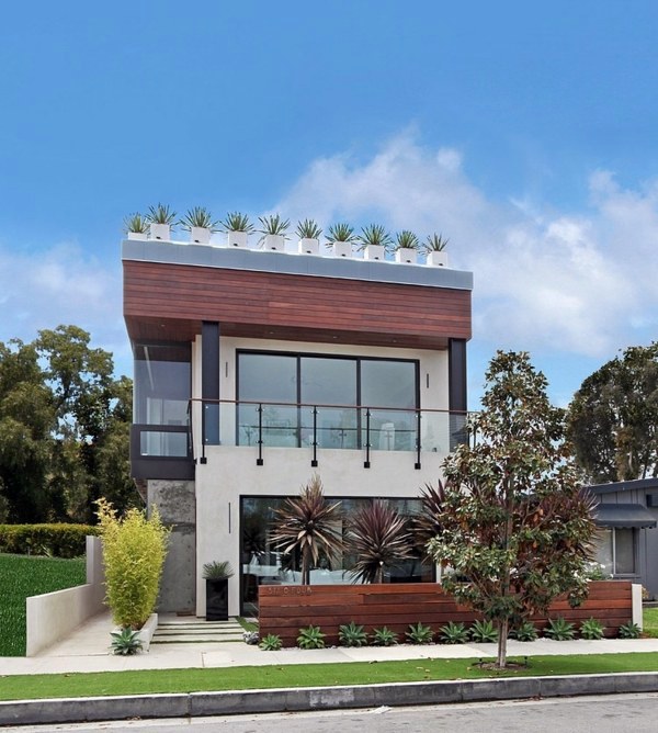 Modern luxury villa with elegant design in California
