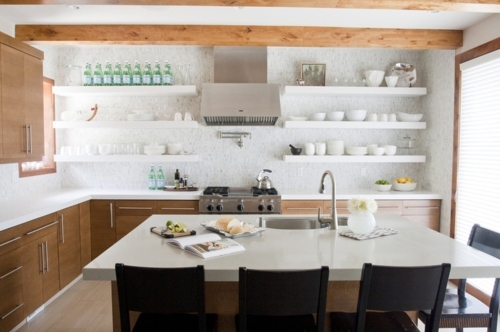 Open kitchen shelves make professional