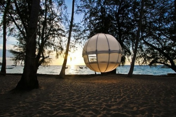 The pendant luxury tent Cocoon Tree