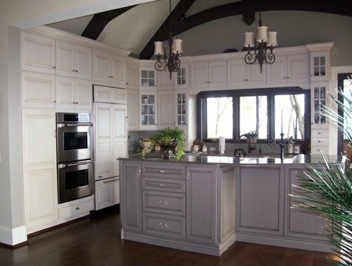 10 elegant, attractive kitchens with original equipment