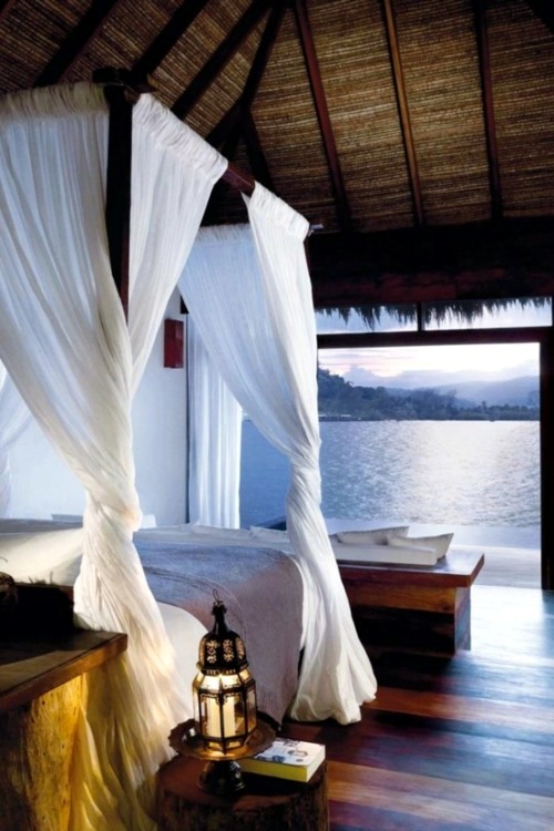 33 amazing white canopy bed design for your bedroom